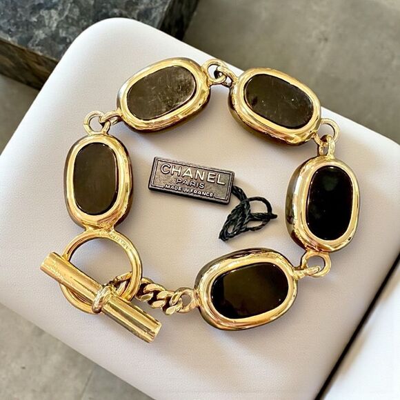 CHANEL Gold and Black Oval Link Bracelet - Picture 1 of 7